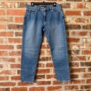 P32 - Banana Republic Women's Beau Jean Straight Leg Blue Jeans